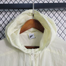 Jaqueta Corta Vento Nike 23/24 - Bege e Azul - KARIOCA MULTIMARCAS